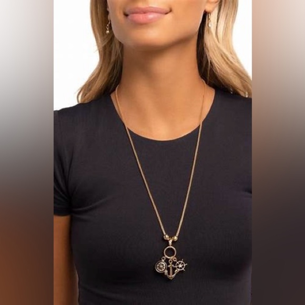 Elegant Gold Necklace
